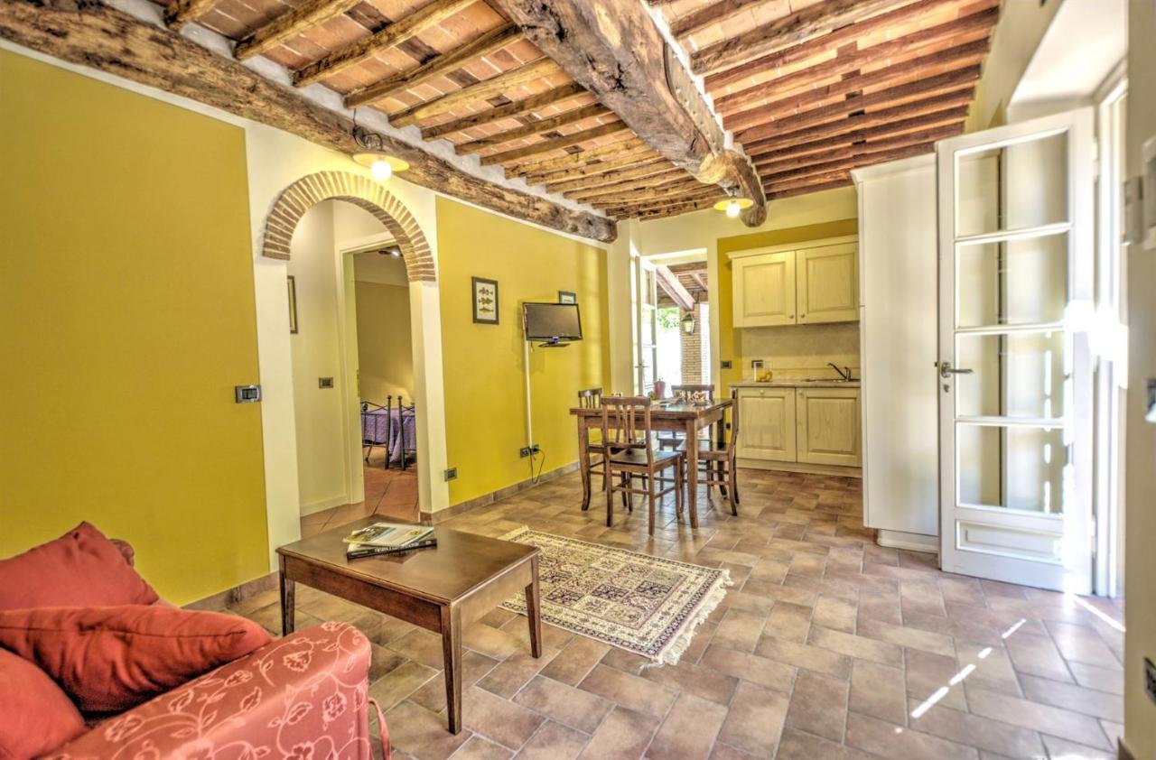 Lucca Cycling Holidays Il Tiglio Rooms SantʼAndrea di Compito Kültér fotó